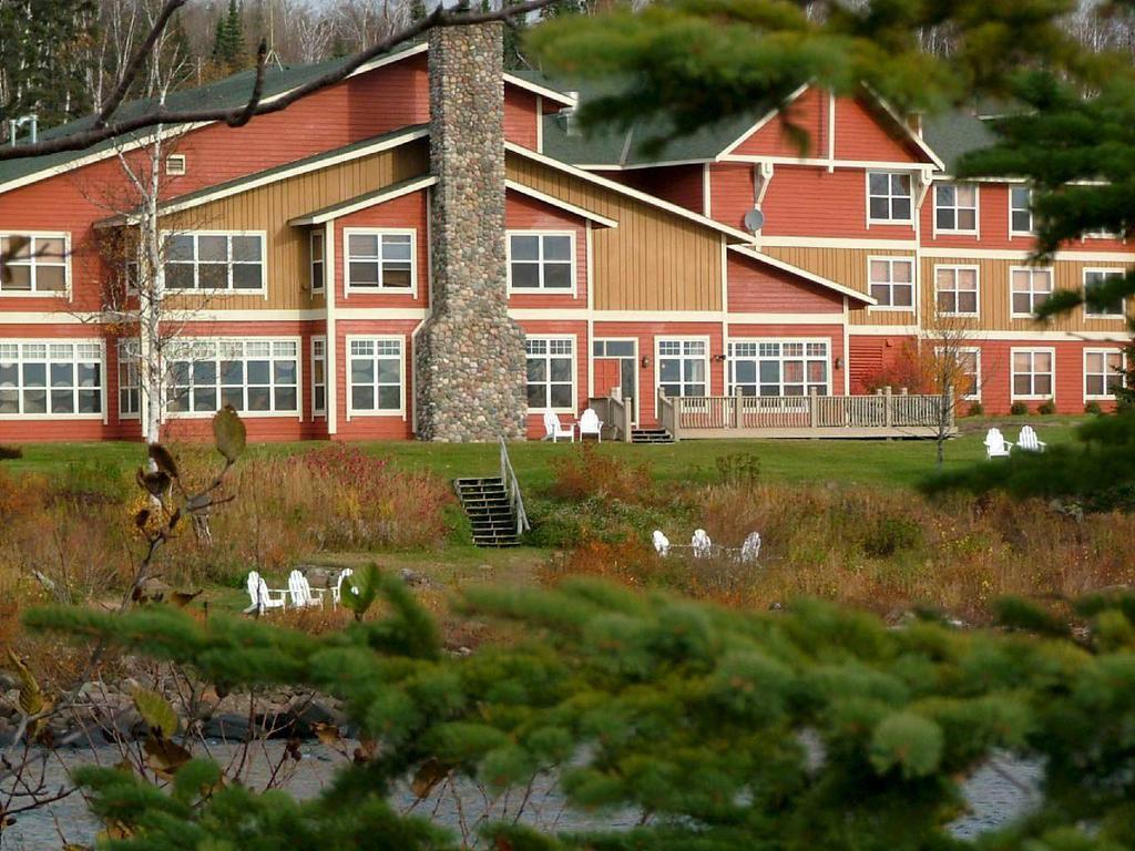 Cove Point Lodge Beaver Bay Экстерьер фото