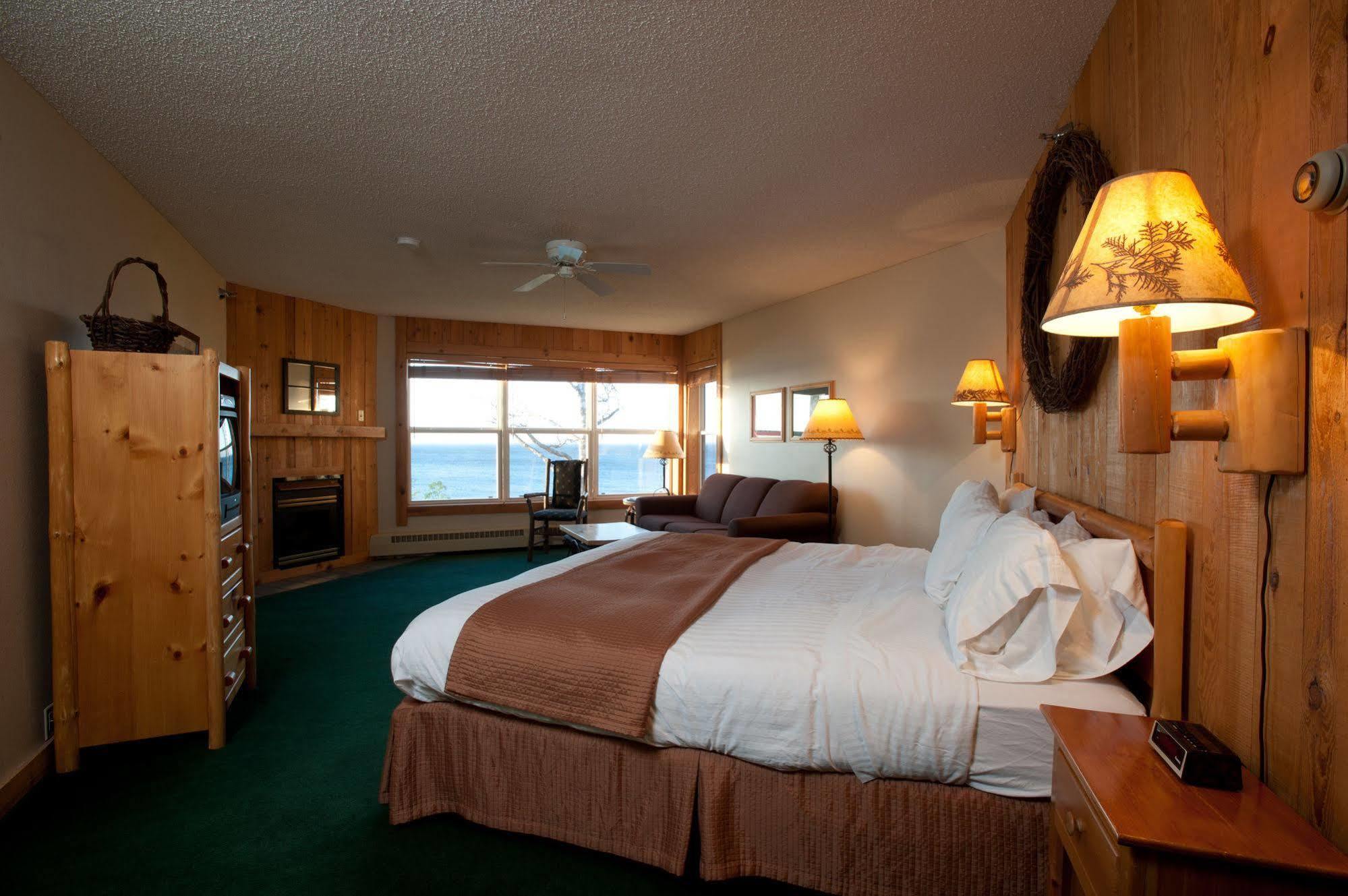 Cove Point Lodge Beaver Bay Экстерьер фото