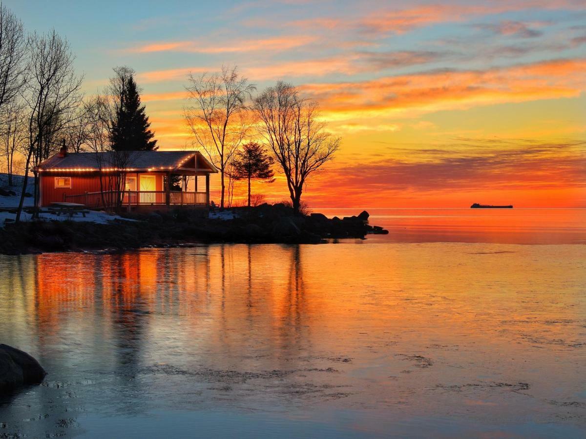 Cove Point Lodge Beaver Bay Экстерьер фото